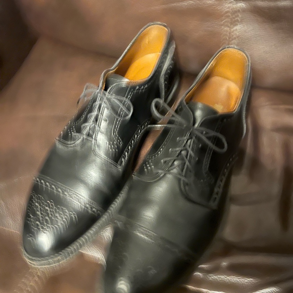 Slightly worn men’s Alden cap toe black dress shoes. 12.5 B